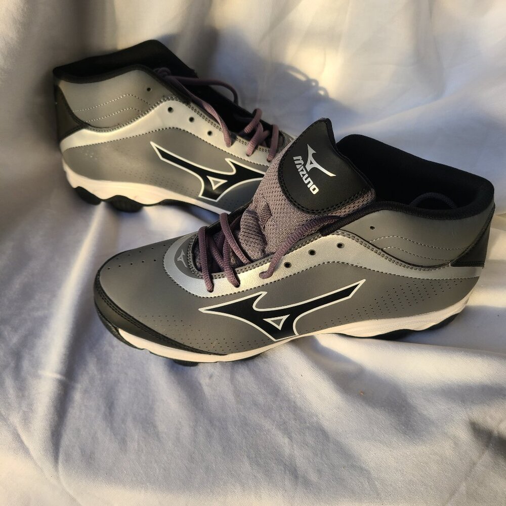 Mizuno Men's 9-Spike Classic Cleats 7 Mid SIZE 8.5